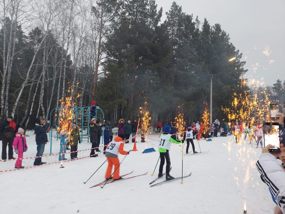 В Сосновоборске открыли лыжный сезон на обновленной «Снежинке»