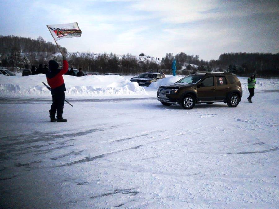 Серию спортивных состязаний в честь 20-летия СУЭК открыл  чемпионат по автогонкам на льду