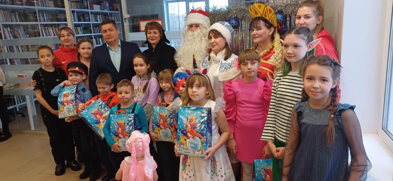 Березовский разрез сделал подарки подопечным Центра помощи семье и детям в Шарыпово