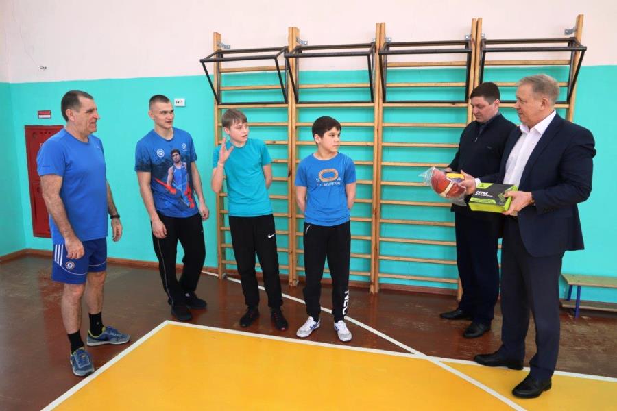Угольщики СУЭК передали Назаровскому детскому дому спортинвентарь
