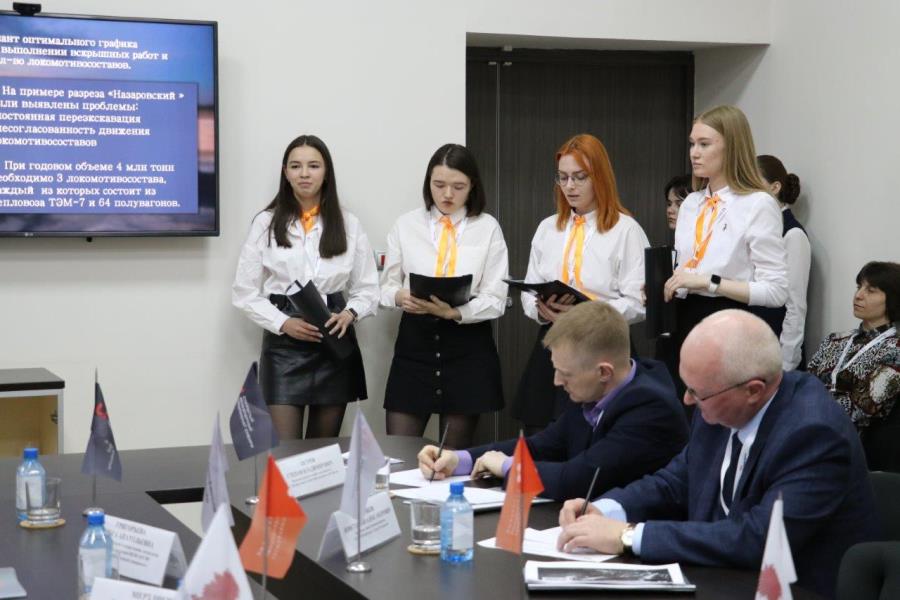 Специалисты СУЭК-Красноярск   высоко оценили решения  кейсов участниками  Открытого инженерный чемпионат Сибири